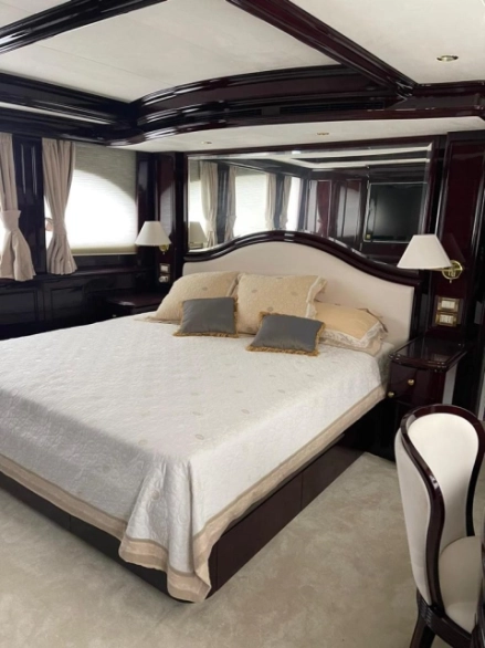 Cheoy Lee Bravo Bendis 2008