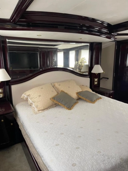 Cheoy Lee Bravo Bendis 2008