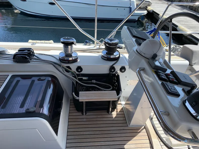 Jeanneau 64 2015