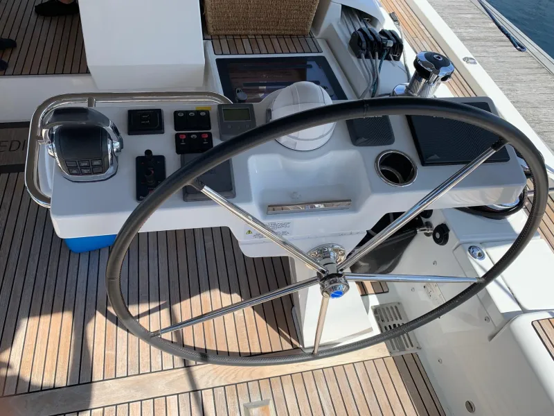 Jeanneau 64 2015