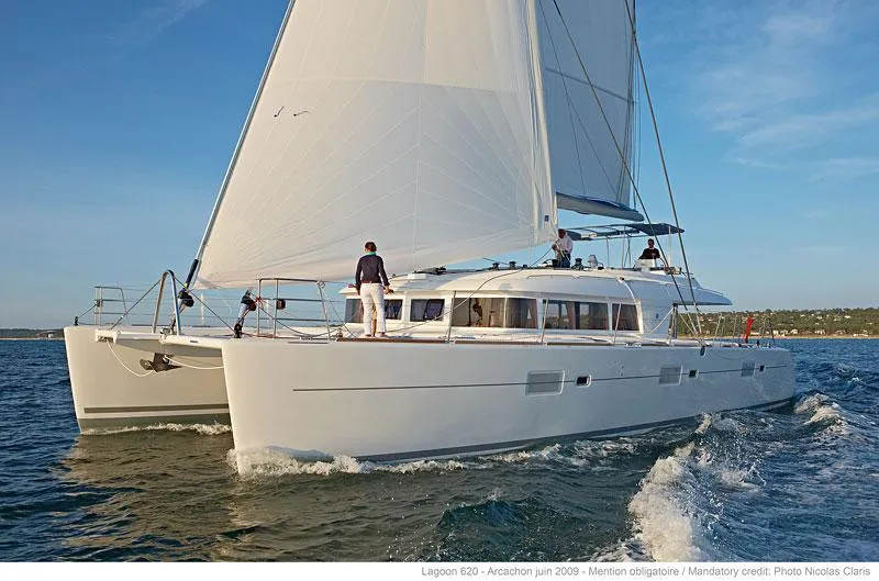 Lagoon 620 2015