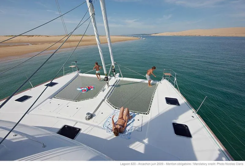 Lagoon 620 2015