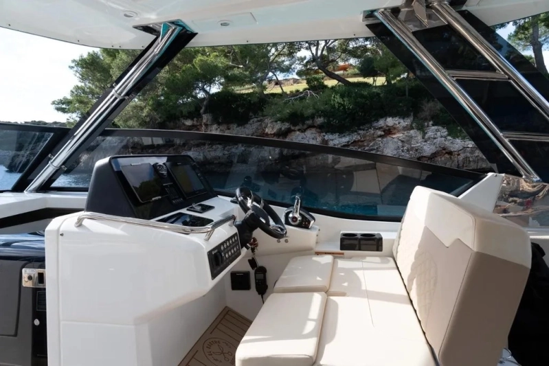 Aquila 32 Sport 2023