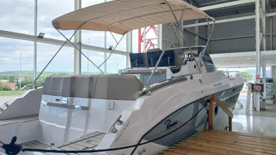 Foto del barco Ranieri International RANIERI NEXT 330 LX 2023