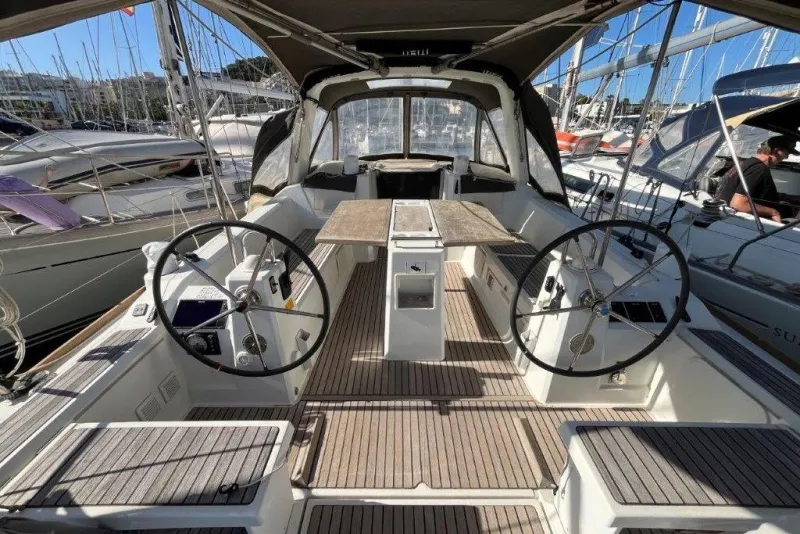 Beneteau Oceanis 38 2015