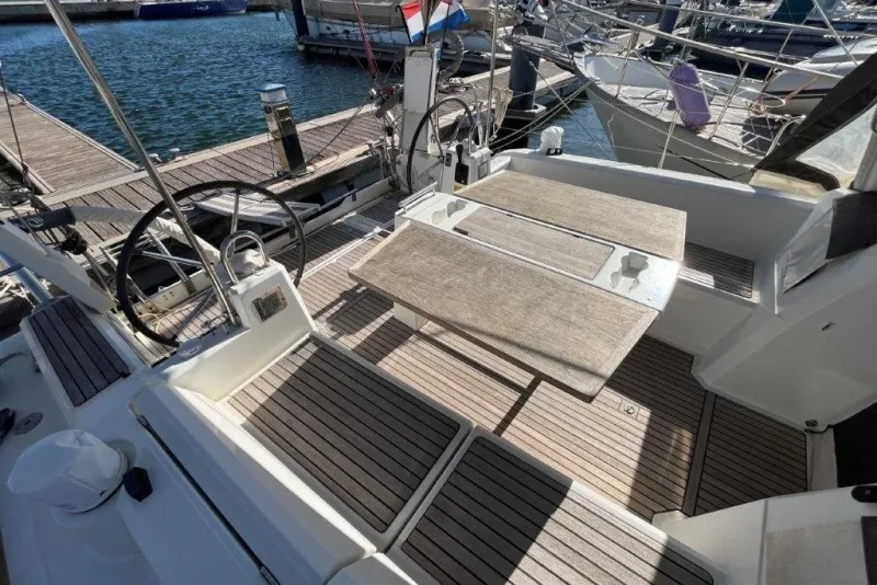 Beneteau Oceanis 38 2015