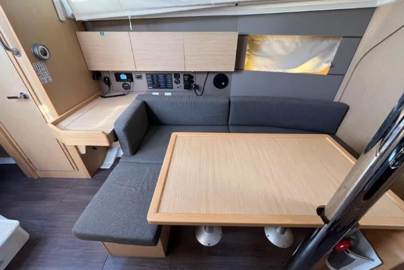 Beneteau Oceanis 38 2015