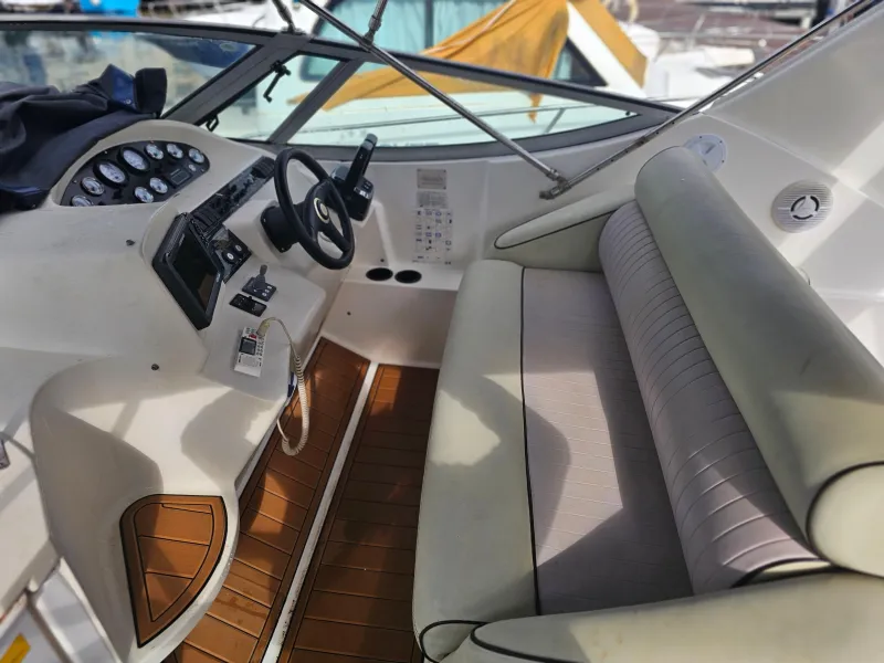 Cruisers Yachts 300 2000