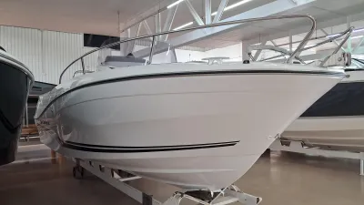 Foto del barco Jeanneau JEANNEAU CAP CAMARAT 6.5 CC SERIE 3 2026