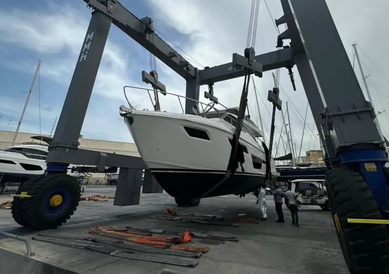 Ferretti Yachts 500 2021