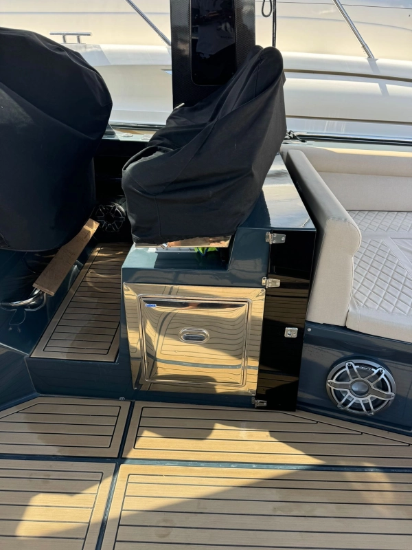 Tesoro Yachts power cat 38 2023
