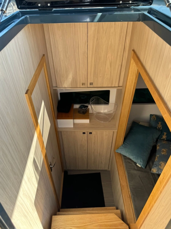 Tesoro Yachts power cat 38 2023