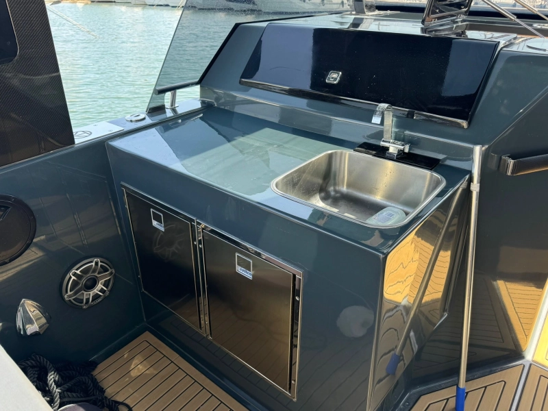 Tesoro Yachts power cat 38 2023