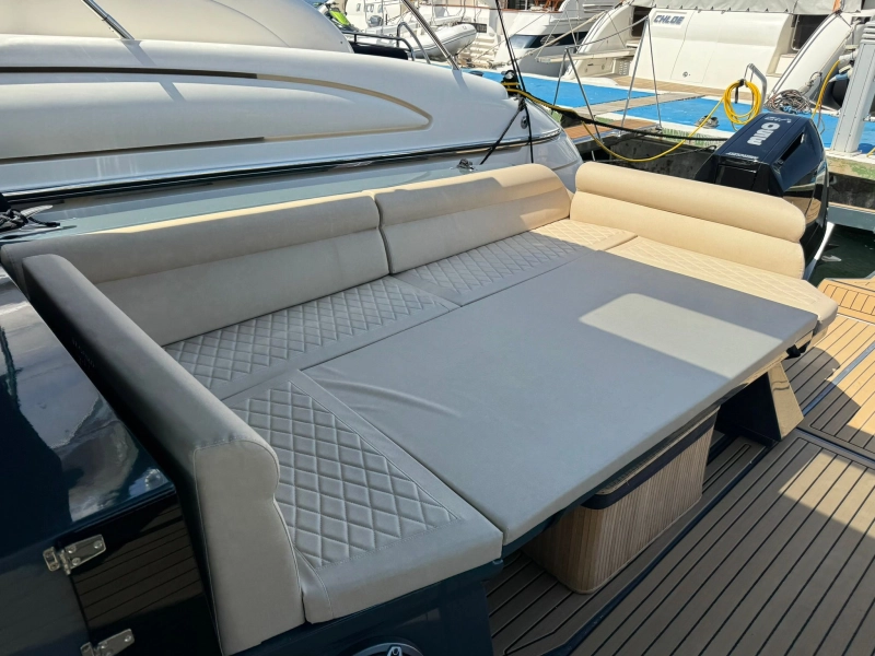 Tesoro Yachts power cat 38 2023