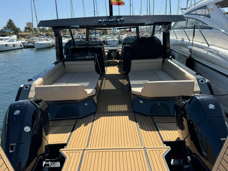 Tesoro Yachts power cat 38 2023