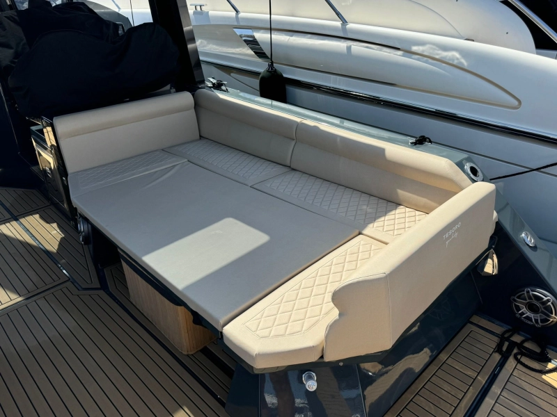 Tesoro Yachts power cat 38 2023