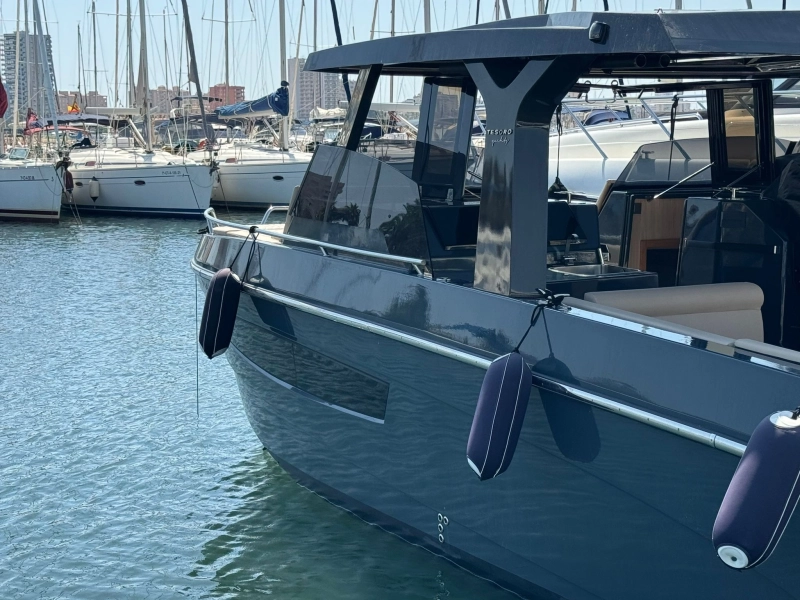 Tesoro Yachts power cat 38 2023