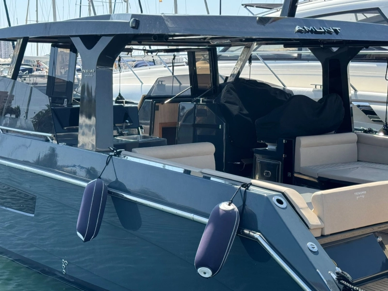 Tesoro Yachts power cat 38 2023