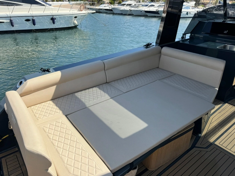 Tesoro Yachts power cat 38 2023