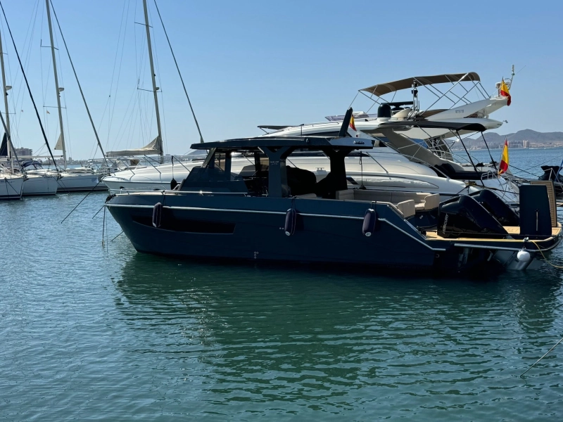 Tesoro Yachts power cat 38 2023