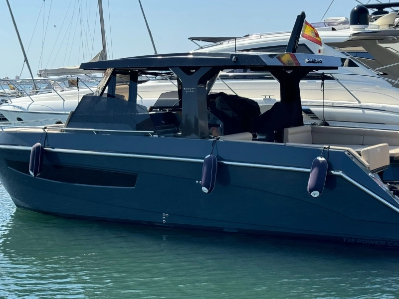 Tesoro Yachts power cat 38 2023