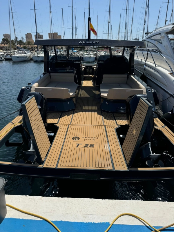 Tesoro Yachts power cat 38 2023