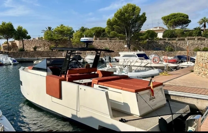 De Antonio Yachts D33 Cruiser 2017