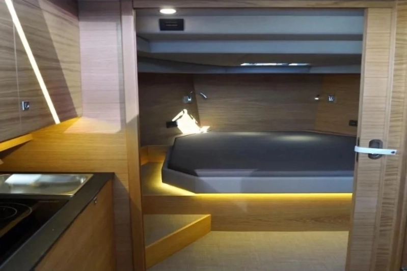 De Antonio Yachts D33 Cruiser 2017
