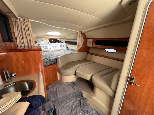 Cruisers Yachts 300 Express 2006