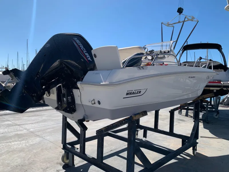Boston Whaler 170 Dauntless 2014