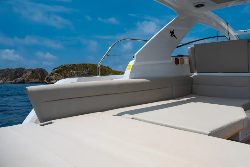 Sealine S330 2021