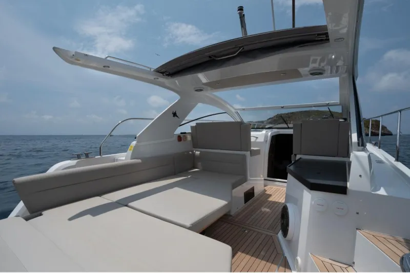 Sealine S330 2021