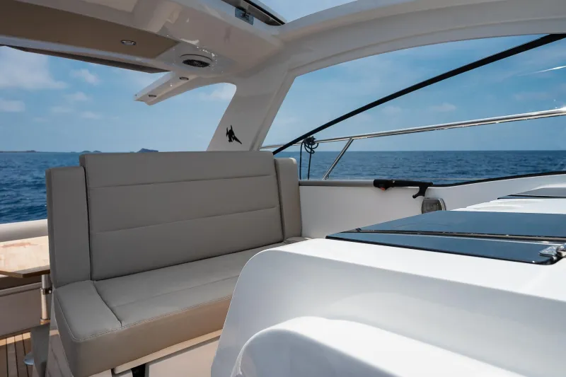 Sealine S330 2021