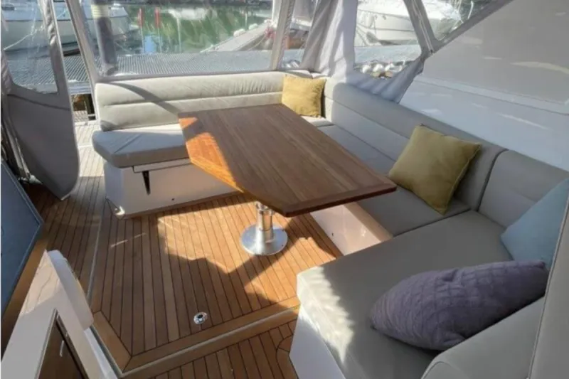 Sealine S330 2021