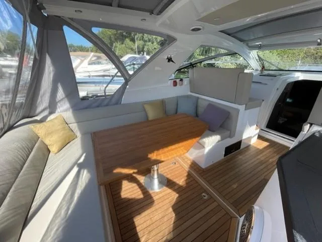 Sealine S330 2021