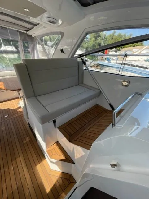 Sealine S330 2021
