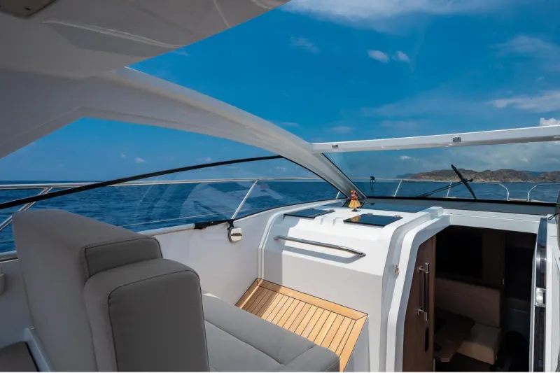 Sealine S330 2021