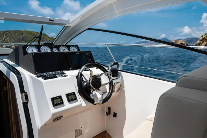 Sealine S330 2021