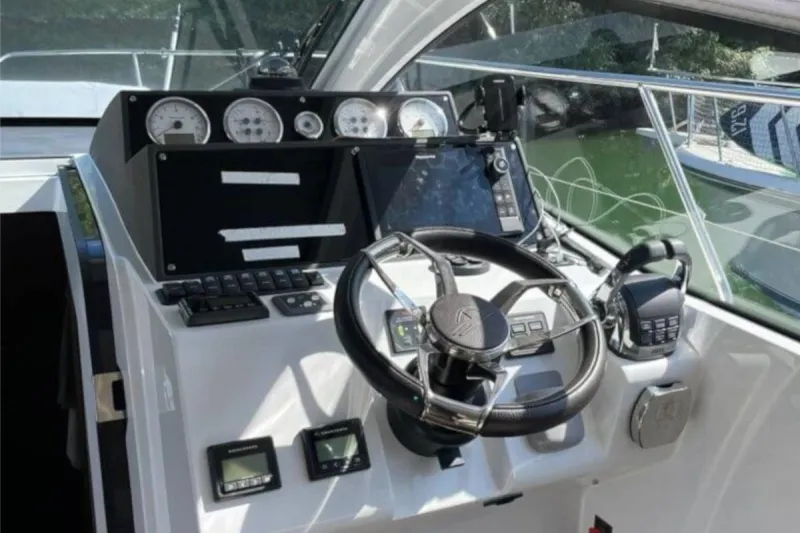 Sealine S330 2021