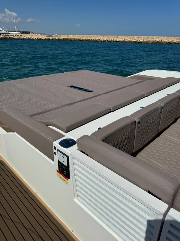 De Antonio Yachts D42 2024