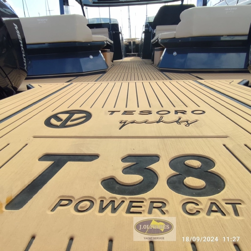 Tesoro Yachts T38 Power Cat 2023