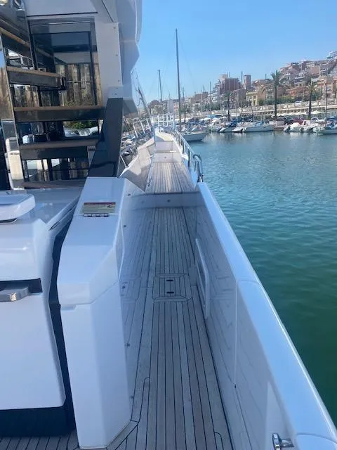 Azimut S7 2019