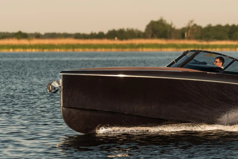 VTS Flying Shark 7.7 2025