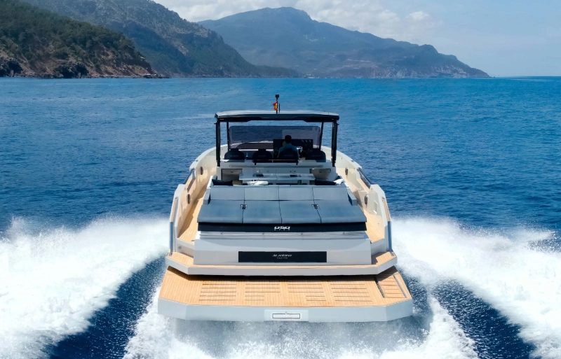 De Antonio Yachts D50 Open 2025
