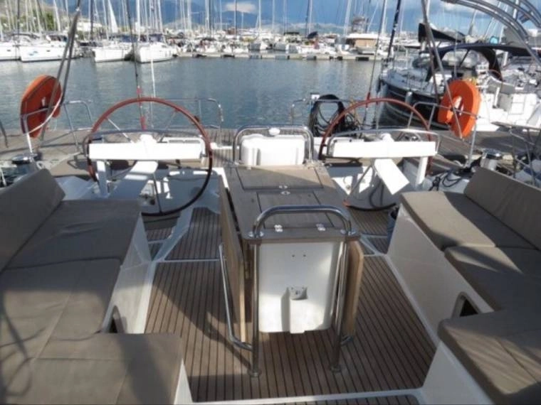 Jeanneau 57 2013