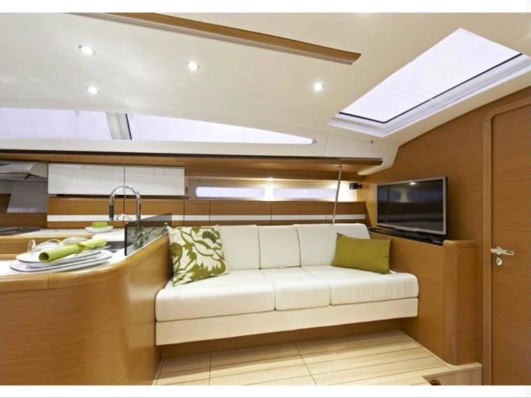 Jeanneau 57 2013