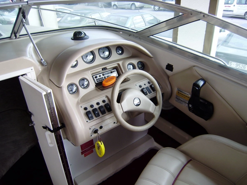 Sea Ray 240 Overnighter 1992
