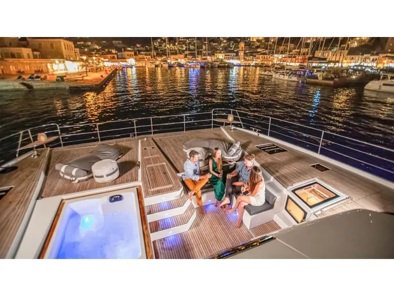 Fountaine Pajot Power 67 2025