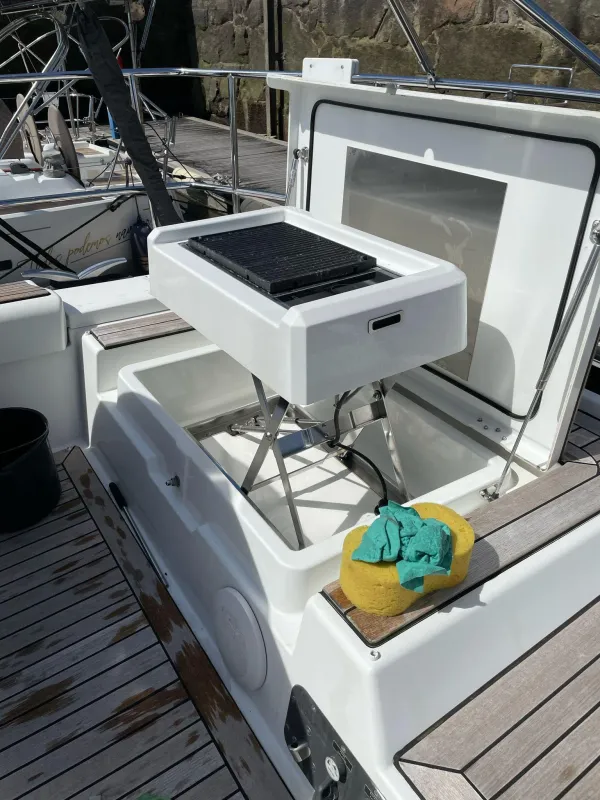 Jeanneau 64 2015