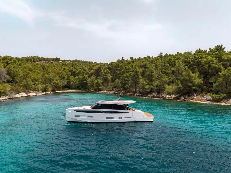 Azimut Seadeck 6 2025